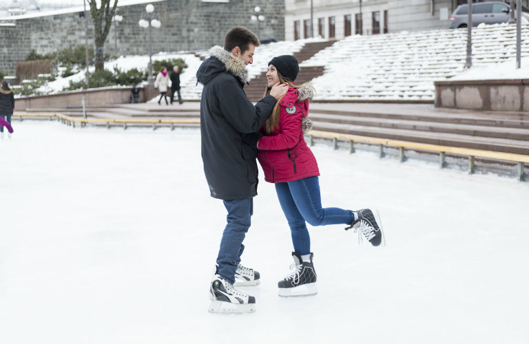 Couple-ice-skating-outside
