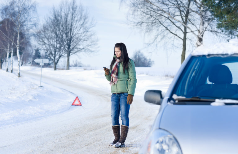 Woman-calling-for-help-after-car-break-down-in-winter