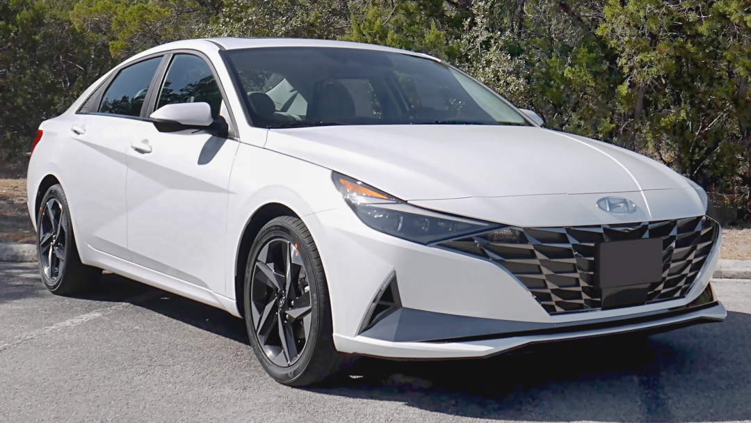 A Hyundai Elantra