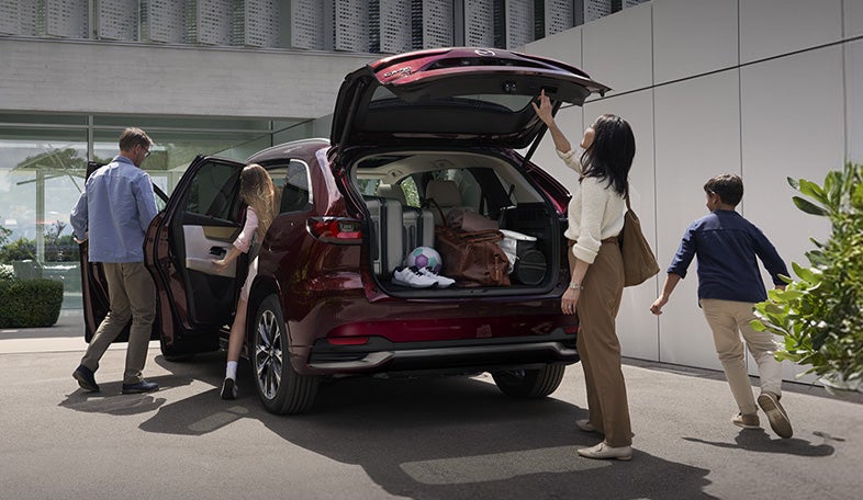 A family and their 2026 Mazda CX-90